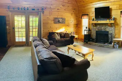 Image de Cozy Bear Cabin near Gatlinburg & Smoky Mtns - No Cleaning Fee