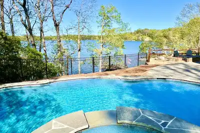 Image de Massive Lakehouse - Infinity Pool, Hot Tubs, Dock, Firepit
