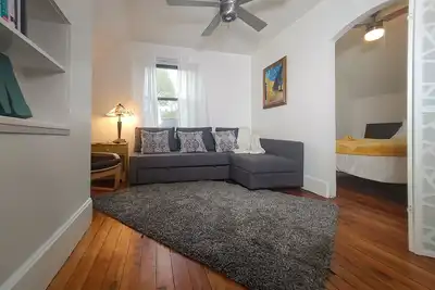 Downtown home blocks to the beach w/ king bed, deck fire pit & air conditioning