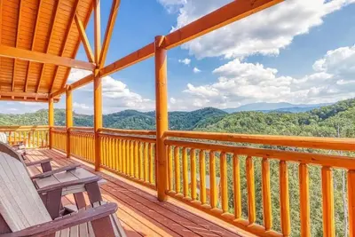 Image de Stunning 6 bedroom cabin, Views! Heated Pool, Theater, Game Room, Family Friendly