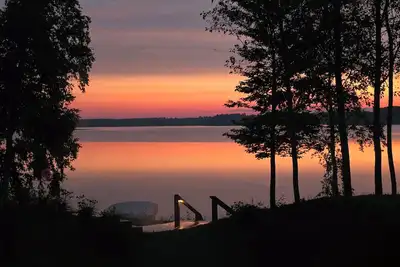 Image de Beautiful 6 bedroom 3 bath lake front home with view of Lake Nokomis!