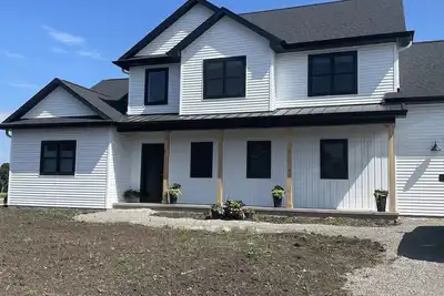 Image de Beautiful 4 Br Home 10 miles from Eaa!