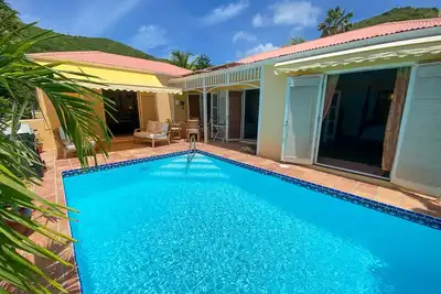 Image de Beautiful Cottage with Private Pool in the Exclusive East End! (See video tour! )