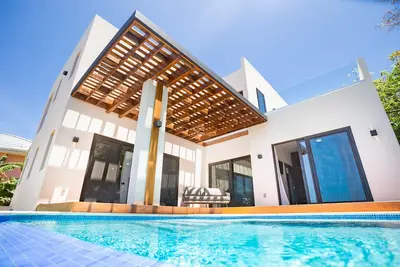Image de Modern luxury with stunning Views at West Bay Breeze