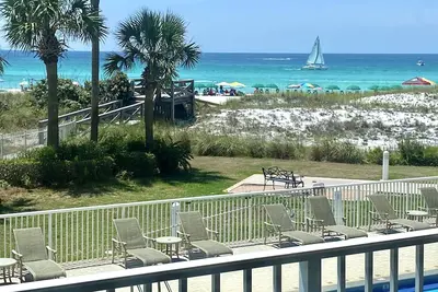 Image de Beach Chair Service Included!