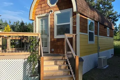 The Cat Perch at the \"Janelle Rose\"7128 Se Salem Oregon