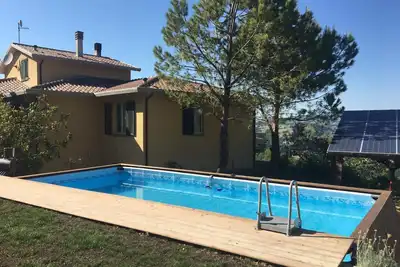 Image de A comfortable apartment with a suggestive view.