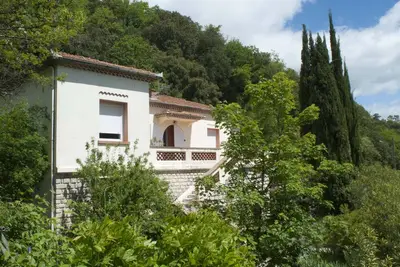 Image de Villa d'inspiration toscane en Cévennes avec terrasses, jardin piscine et gîte