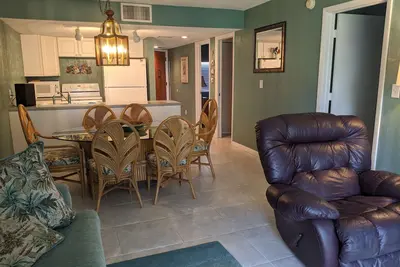Image de Bass & Fun Condominiums on Lake Okeechobee, 2 / 2 Condo. \n
