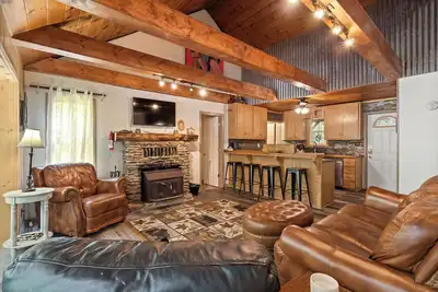 Image de Sitting Bear Cottage in Gingercake Acres on the east side of Linville Gorge