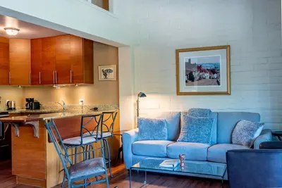 Wildwood Studio 52 - Ideal Home Away From Home for Singles