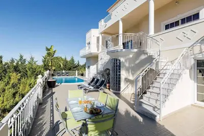 Image de Villa Encosta Do Sol - fantastic location 10 min walk to Albufeira and beach
