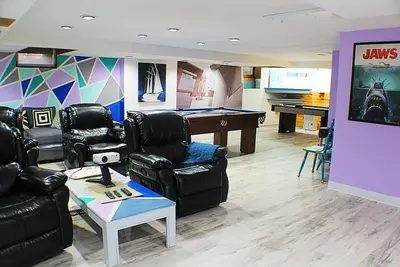 Image de New Listing! Spacious 3+ br 3 ba with Game/movie Rm Lake nearby