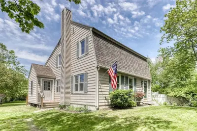 Image de Private Beach House - Steps from Drakes Island Beach!