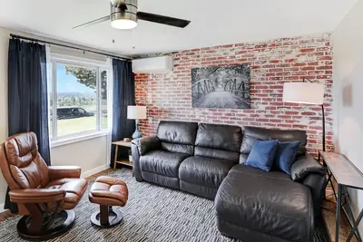 Image de Single Story Home - Great View, King Bed, Fenced Yard, Ac
