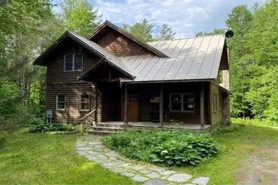 Image de Pet Friendly Timber Frame Home in a True Vermont Setting, Deck with New Hot Tub,