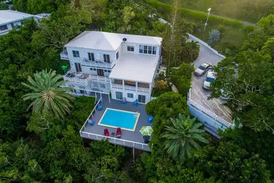 Image de Dragonfly Family Home! 1-mile from Cane Bay Beach!
