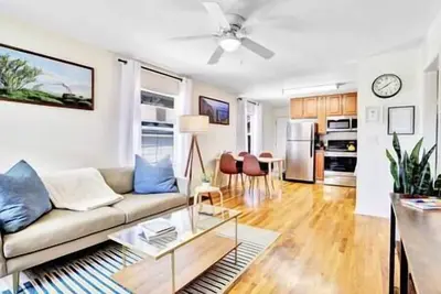 Image de Clintonville Charmer, Dogs Welcome, Close to Osu