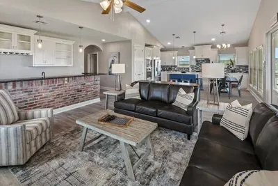 Image de 35% Discount - Jan and Feb 2026 - Luxury at the Water