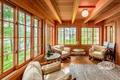 Image de 6 bdrm, 5 bath, Old Muskoka, Rare sandy walk in! 800' frontage! Lake Joe!