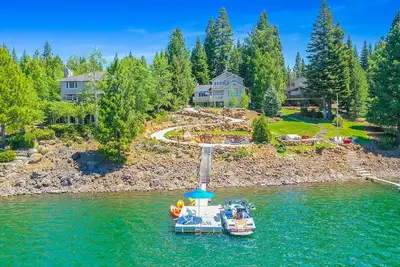 Image de West Shore Lakefront Luxury Estate! Kayaks, Dock/Buoys, Exceptional Views! ! !