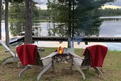 Image de Hygge Getaway with a wood burning sauna overlooking a small private lake