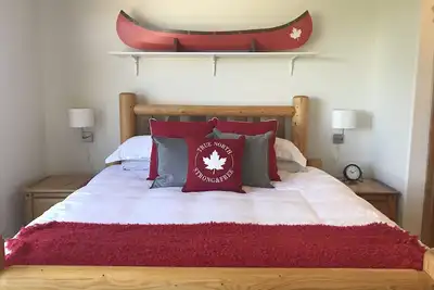 Image de Escape to the Canadiana Cabin, True Ski In/Ski Out with Private Hot Tub