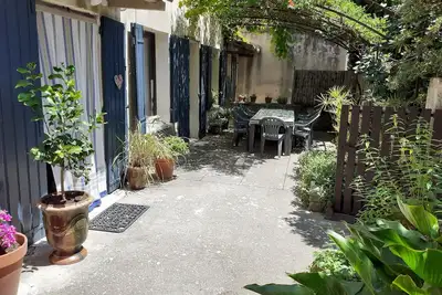 Image de Mas provençal  au calme à 10mn d'Avignon.