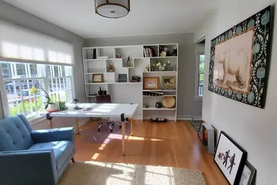 Image de Rhubarb South Downtown Anchorage restored historic home/office