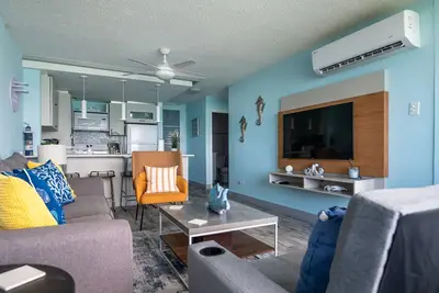 Image de Oceanfront Condo Gorgeous Views! Modern Remodel