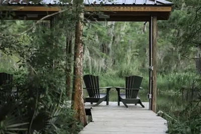Image de Luxury 2 Bdr home w/ outdoor decks and dock on Bayou Castine.