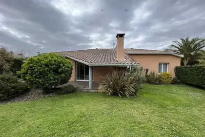 Image de Maison individuelle située dans un quartier résidentiel