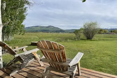 Image de Bright & sunny house on open space close to Jackson. Discounts for longer stays!