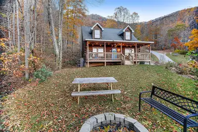Image de Dog-Friendly Mountain Cabin Near Lakes & Trails w/Free WiFi, W/D, Deck, Firepit