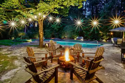 Image de Oasis:  Walk to Village, Heated Pool, Putting Green, Fire Pit, Hot Tub, 3 houses