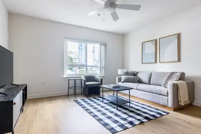 Amazing Downtown Bellevue 2br w/ W/D, Rooftop, walk to all, by Blueground