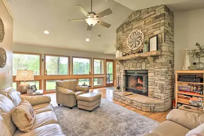 Image de Secluded Oakland Gem w/ Hot Tub: Dogs Welcome!