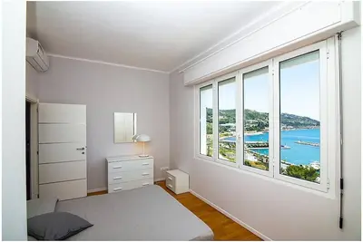Image de Flat with parking and lovely seaview terrace | V03