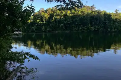 Image de Beautiful cabin in the forest on the lake