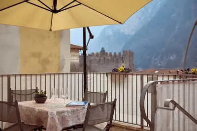 Image de Appartement de vacances \"Ania Vista Castello\" avec vue sur montagne et terrasse