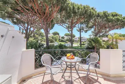 Image de Villa de vacances \"Villa Karon\" avec jardin, piscine, court de tennis partagé, Wi-Fi et terrasse.