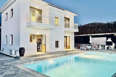 Image de Luxury, private, full sea view villa with large pool close to the beach