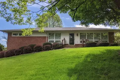 Image de Tin Cup Hideaway- Comfy Ranch 3br 2ba, cozy private porch with new Hot Tub|