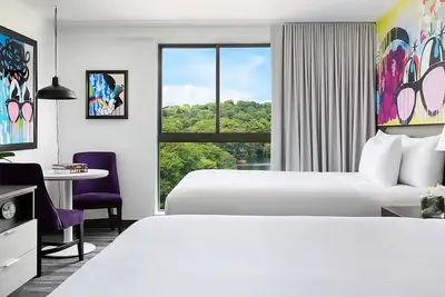 Image de Adventure Awaits! Stylish 2 Queen Beds, Near Attractions