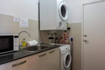 Image de Nestled amongst the leafy trees, Gum Nuts a very Australian styled simple but sophisticated property