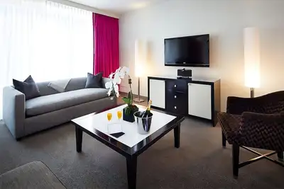 Image de Watch the Dazzling Lights of Nyc from the Rooftop Pool And Bar, Pet-friendly!