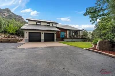 Image de Hot Tub, Family Retreat, Skiing 15 Min Away!