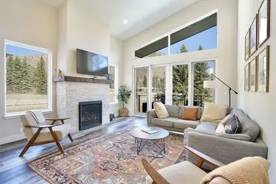 Image de Hot Tub, Modern Home, Free Ski Shuttle!