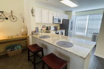 Image de East Route 1, fully renovated, 3-bed, 2. 5-bath, airy, quiet, pool, bike Trails