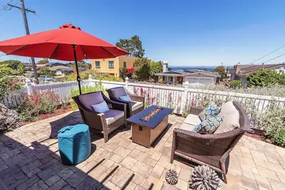 Image de 3827 Betsy's Nest - Adorable Monterey Cottage